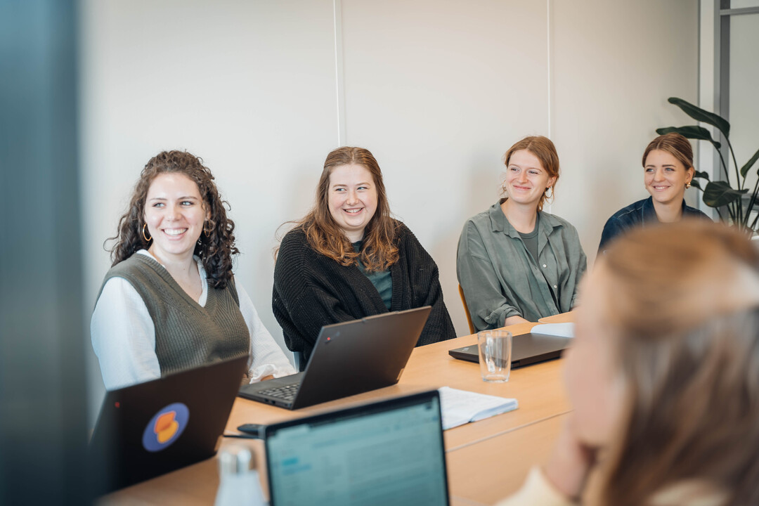 Methodeontwikkelaars bij Faqta tijdens bespreking